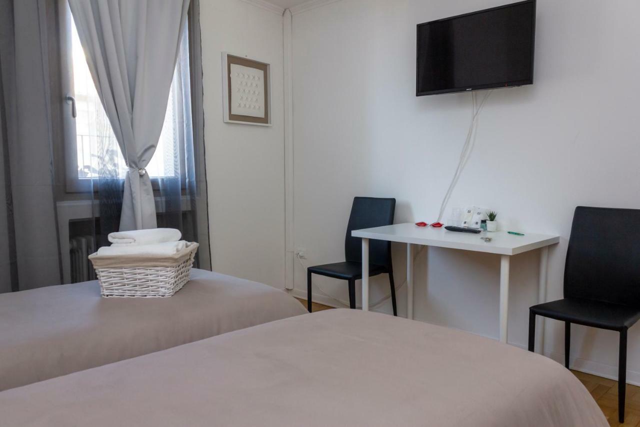 Camera Matrimoniale/Doppia con Letti Singoli con Bagno Privato Esterno