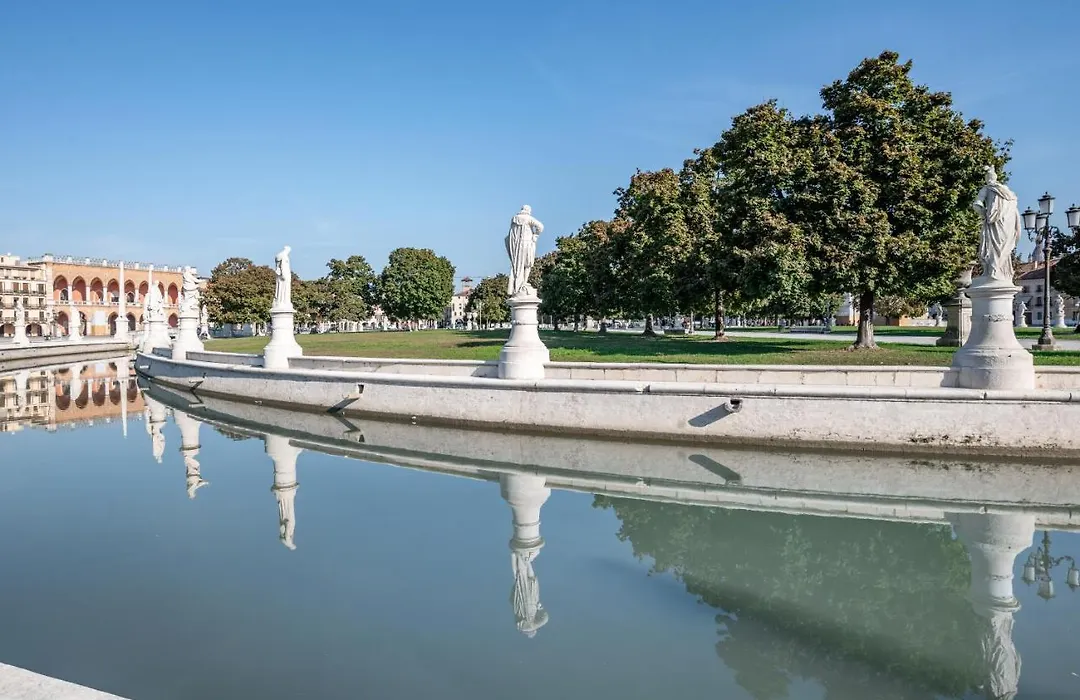 Prato della Valle Red&Blu Studios-1